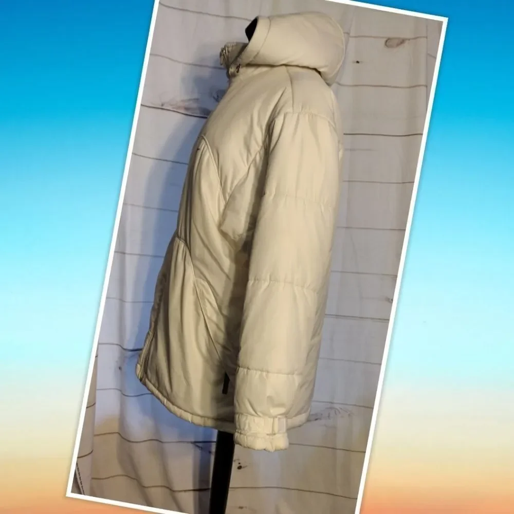 Nike insulated winter parka size small with removable hood and adjustable cuffes - Picture 2 of 5